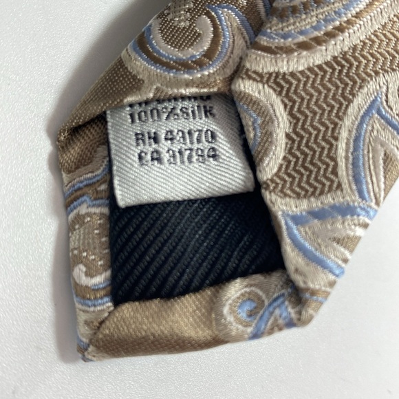 Geoffrey Beene Men's Taupe Paisley NWT 100% Silk Neck Tie - Picture 4 of 4